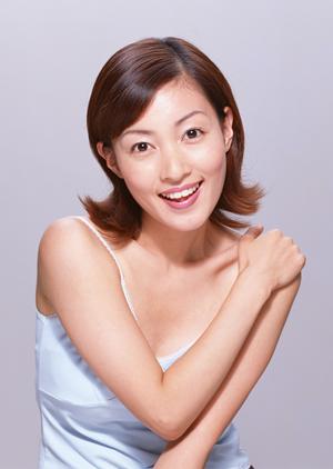 バストにボリュームを与える豊胸術